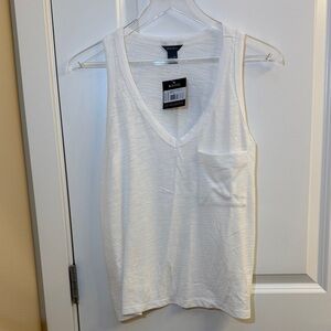 Eddie Bauer White V-Neck Tank Top Size Medium